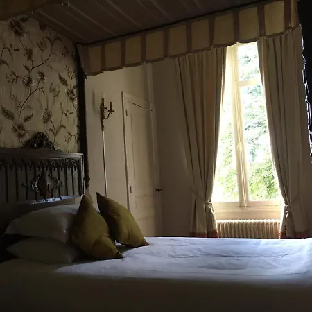 D'hotes Montbron Bed & Breakfast *